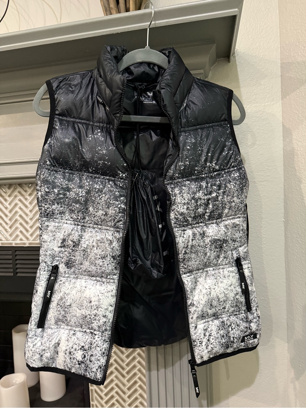 Marc New York Black and White Marble-Print Puffer Vest